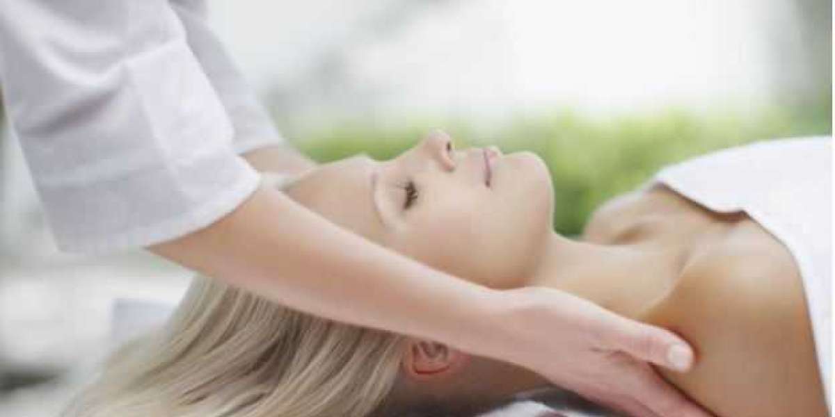 How to Give a Romantic Massage - Tips Your Partner Will Love