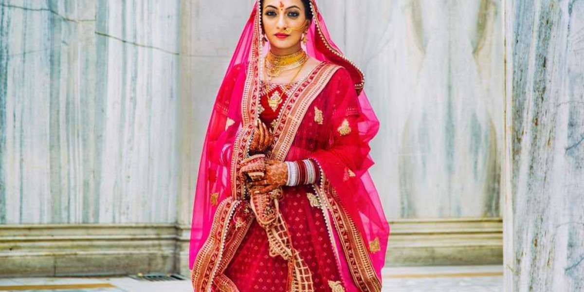 The Rise of Indian Outfits in the USA: A Cultural Fusion