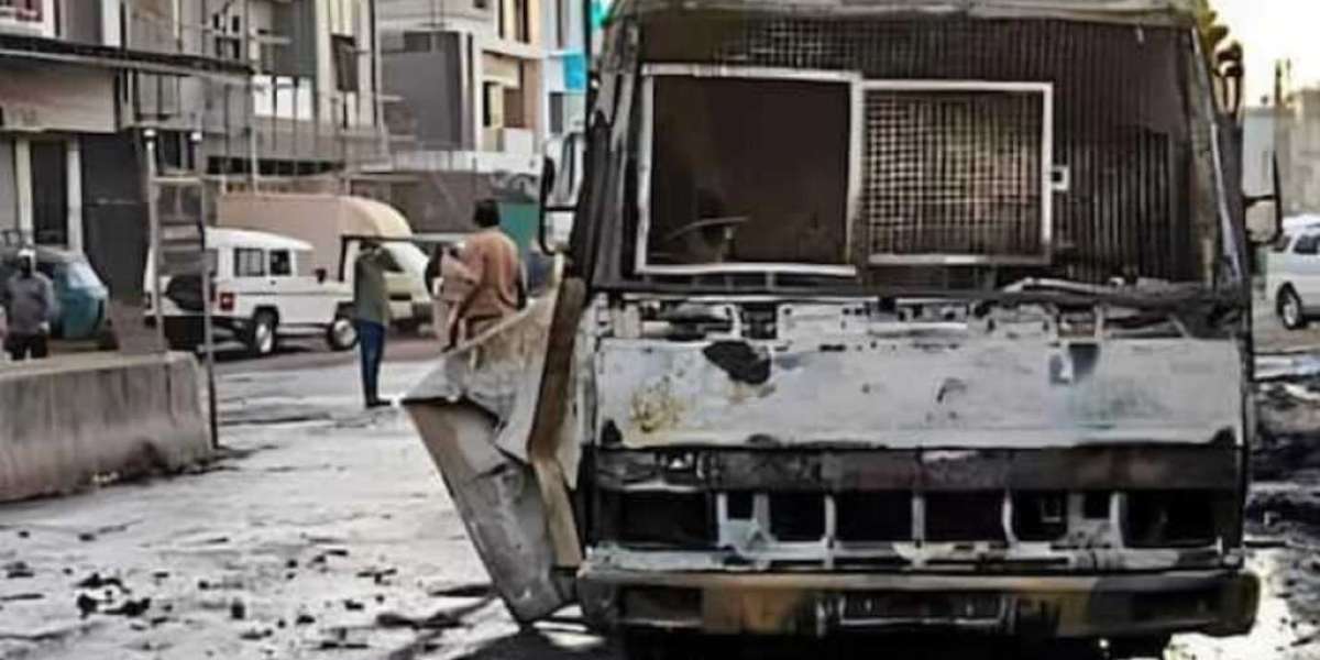 Maharashtra Violence: महाराष्ट्र के अहमदनगर जिले मे दो समुदायों के बीच पथराव, आगजनी के बाद भारी पुलिस बल तैनात