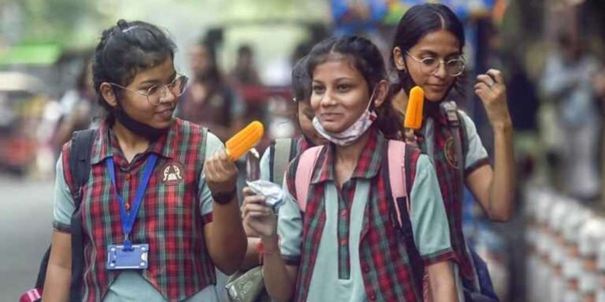 Heat Wave को देखते हुए दिल्ली सरकार ने स्कूलों के लिए जारी की एडवाइजरी, बच्चों को हो रही मुश्किल
