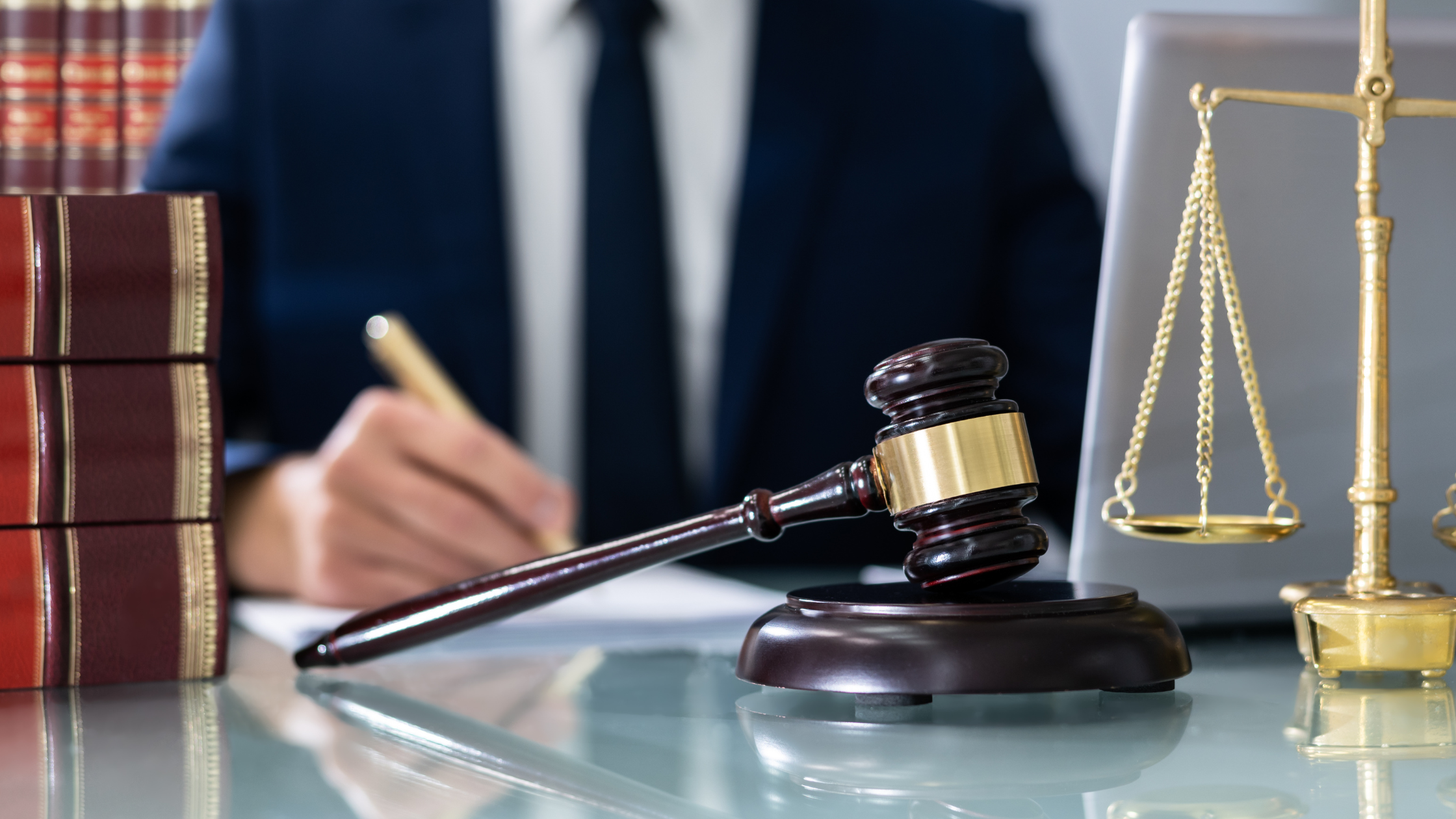 Tips for Choosing the Right Criminal Lawyer for Your Case | Eric Thole Attorney at Law