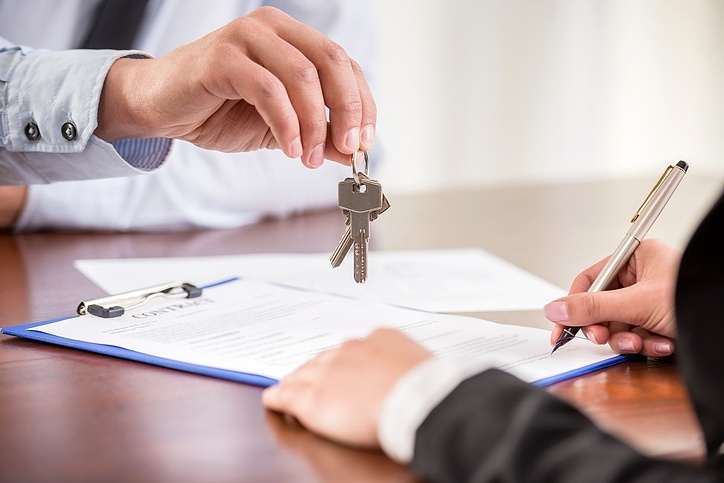 The top 5 reasons you need a real estate lawyer to sell your home