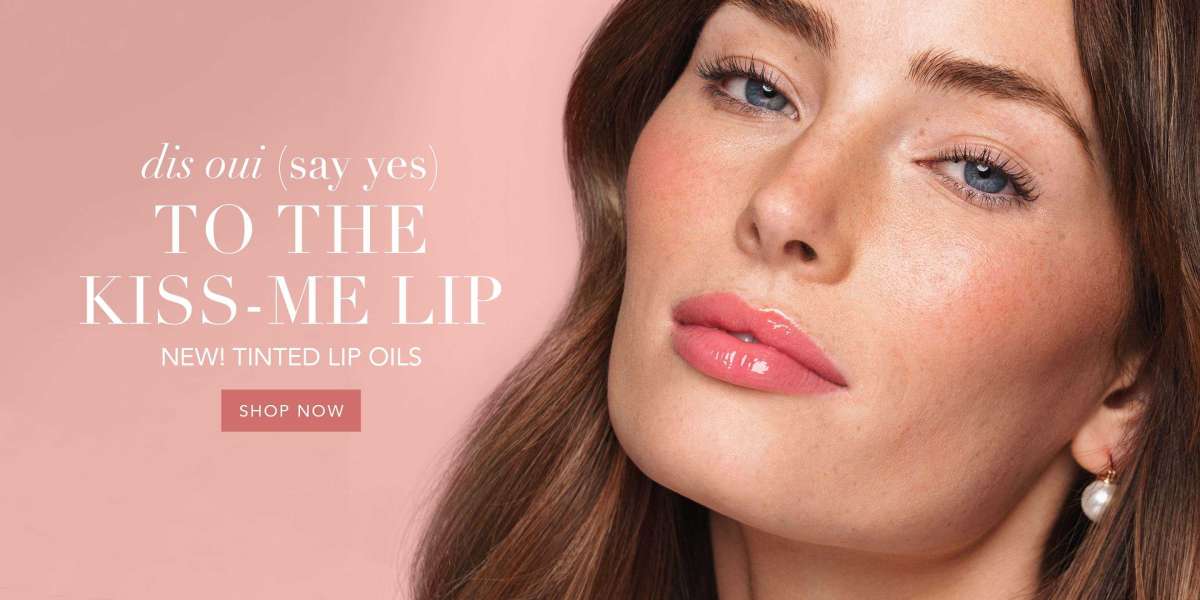 Tinted Lip Oil vs. Lipstick: What's the Difference?