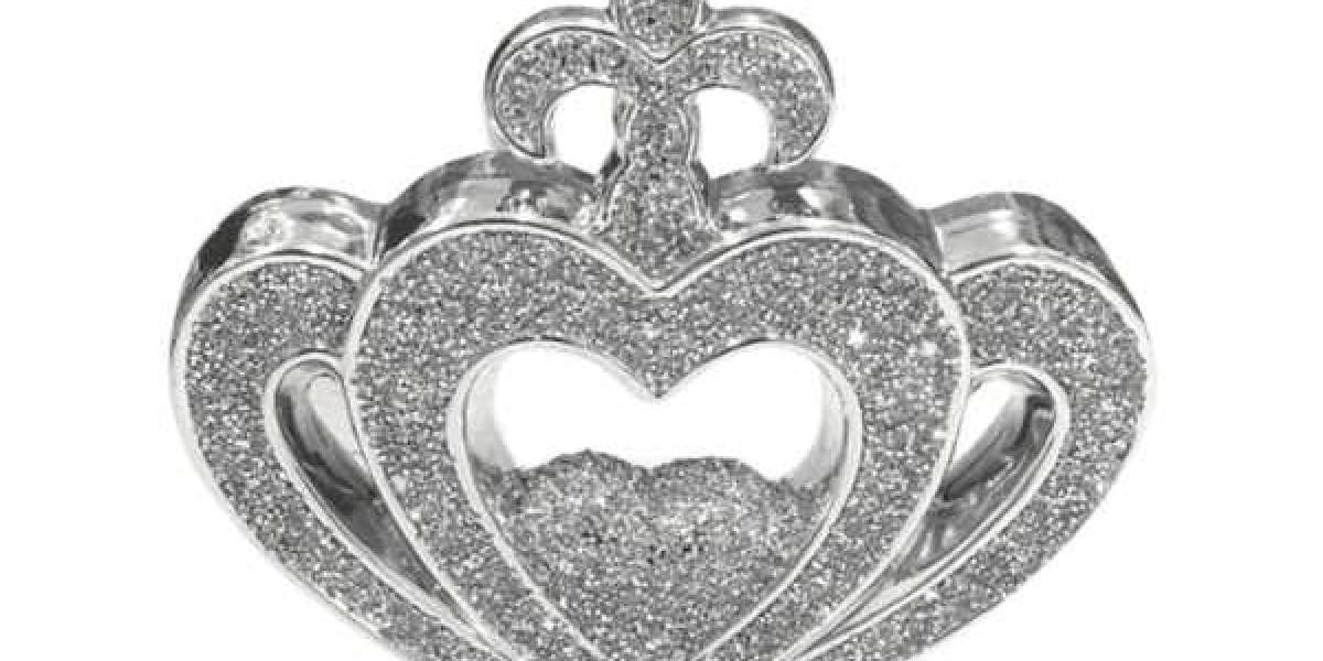 Crushed Diamond Crown: Adding Sparkle and Elegance to Your Look