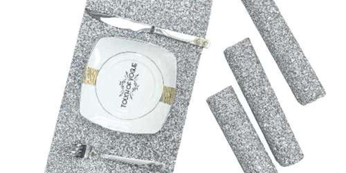 Crushed Diamond Place Mat Silver: Adding Elegance and Sparkle to Your Dining Experience