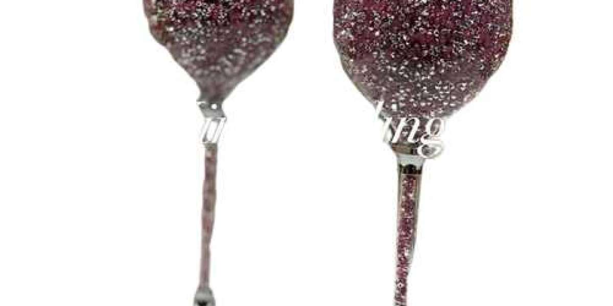 Sparkly Crushed Diamond Champagne Glass Pink: Adding Glamour to Your Celebrations
