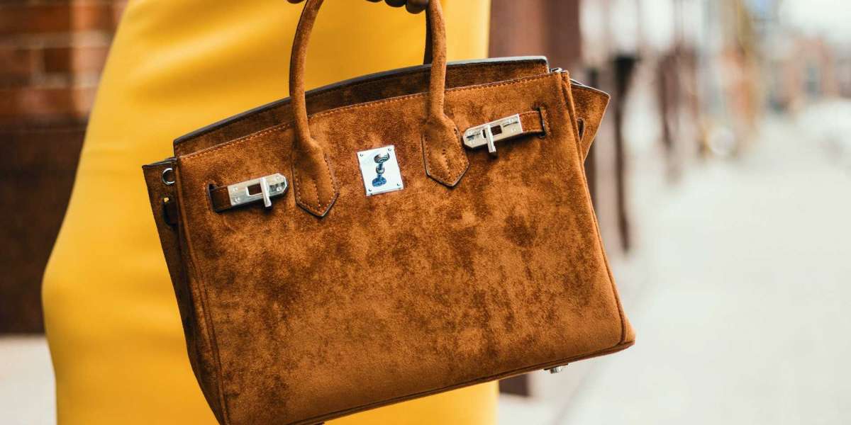 Trending Now: Must-Have Fashion Bags of the Season