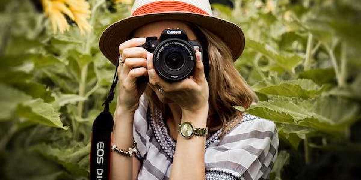 Master the Lens: Photography Courses in Delhi by IIP Academy