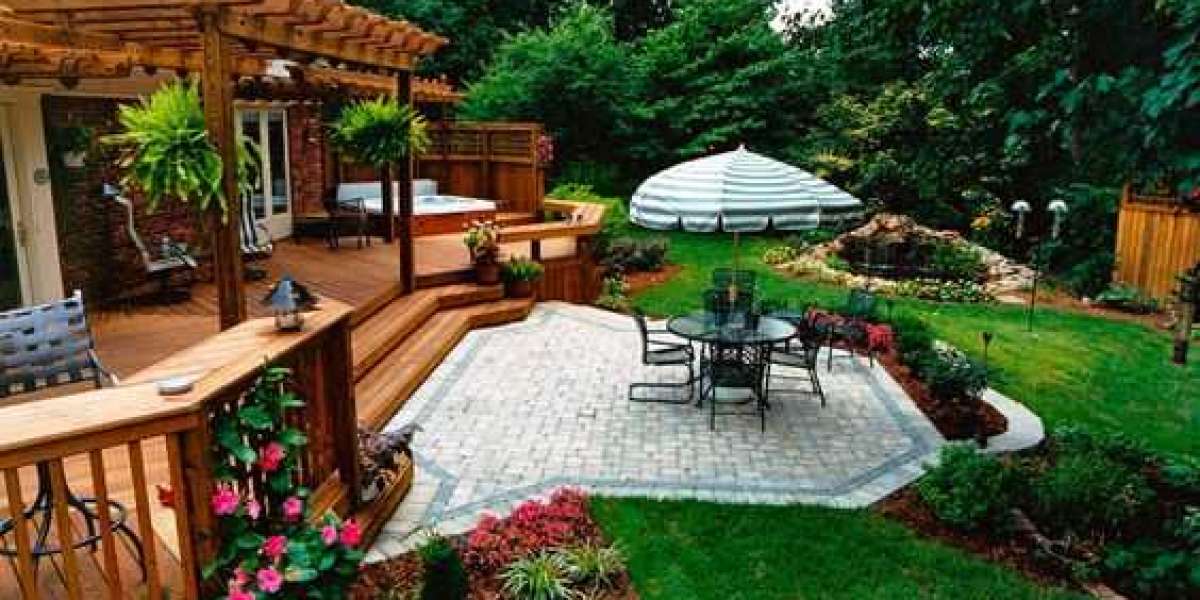 Building an All-Season Deck: A Year-Round Oasis