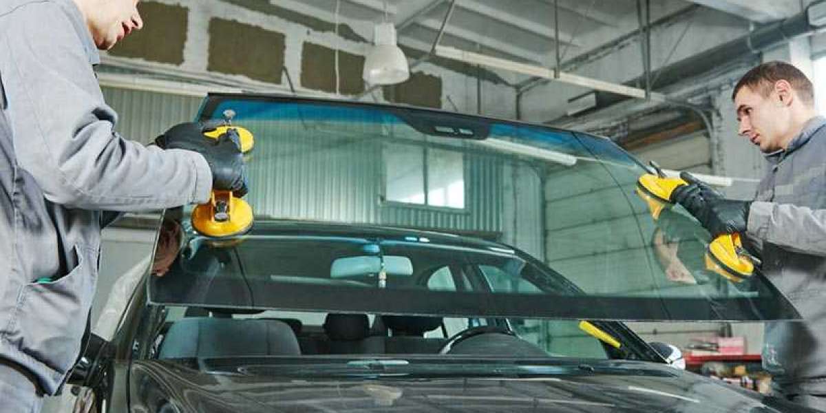 Expert Windscreens: Offering Superior Auto Glass Replacement Close to You
