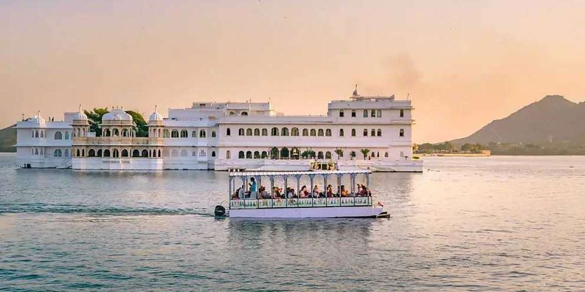 Udaipur: A Mosaic of Lakes, Palaces, and Culture